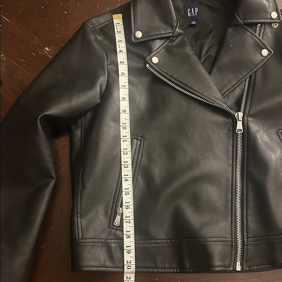 GAP Women's Classic Black faux Leather Jacket - Picture 11 of 14